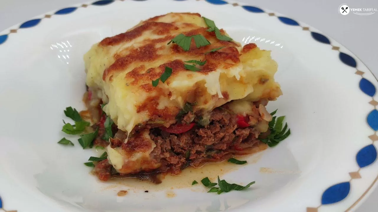Püreli Tepsi Kebabı Nasıl Yapılır?