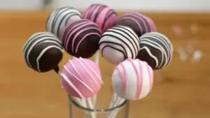 Renkli Cakepops (Lolipop kek) Tarifi