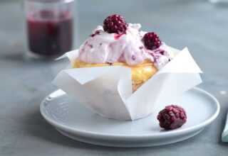 Böğürtlenli ve Limonlu Mini Pavlovalar Tarifi