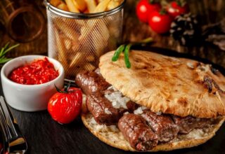 Cevapi Köfte Tarifi: Lezzetli ve Kolay Yapılışı