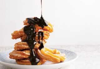 Churros Tarifi ve Çikolata Sosu Yapımı