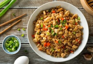 Fried Rice Tarifi: Lezzetli Pilav Nasıl Yapılır?