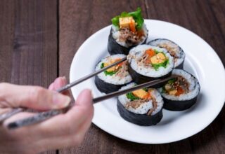 Kimbap Tarifi: Kore Mutfağının Lezzetli Atıştırmalığı