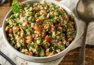 Kinoalı Tabule Salatası Tarifi