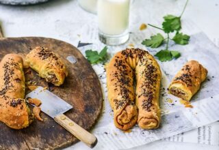 Kıymalı El Açması Börek Tarifi