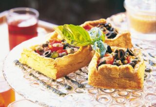 Kızarmış Domates ve Kabaklı Küçük Tart Tarifi