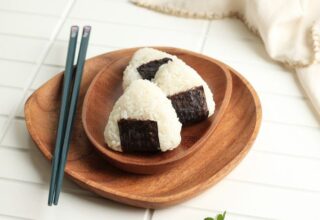 Onigiri Nasıl Yapılır? – Japon Pirinç Topları Tarifi