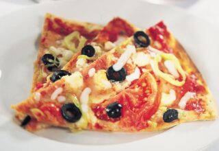 Üç Peynirli Pizza Tarifi