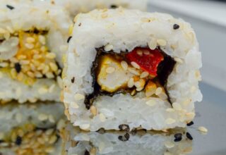 Uramaki Tarifi: Sushi Pirinci ile Lezzetli Bir Deneyim